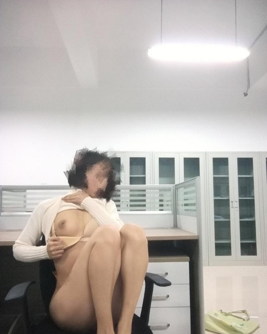 在学校的露出-火好热社区- 火好热手机版